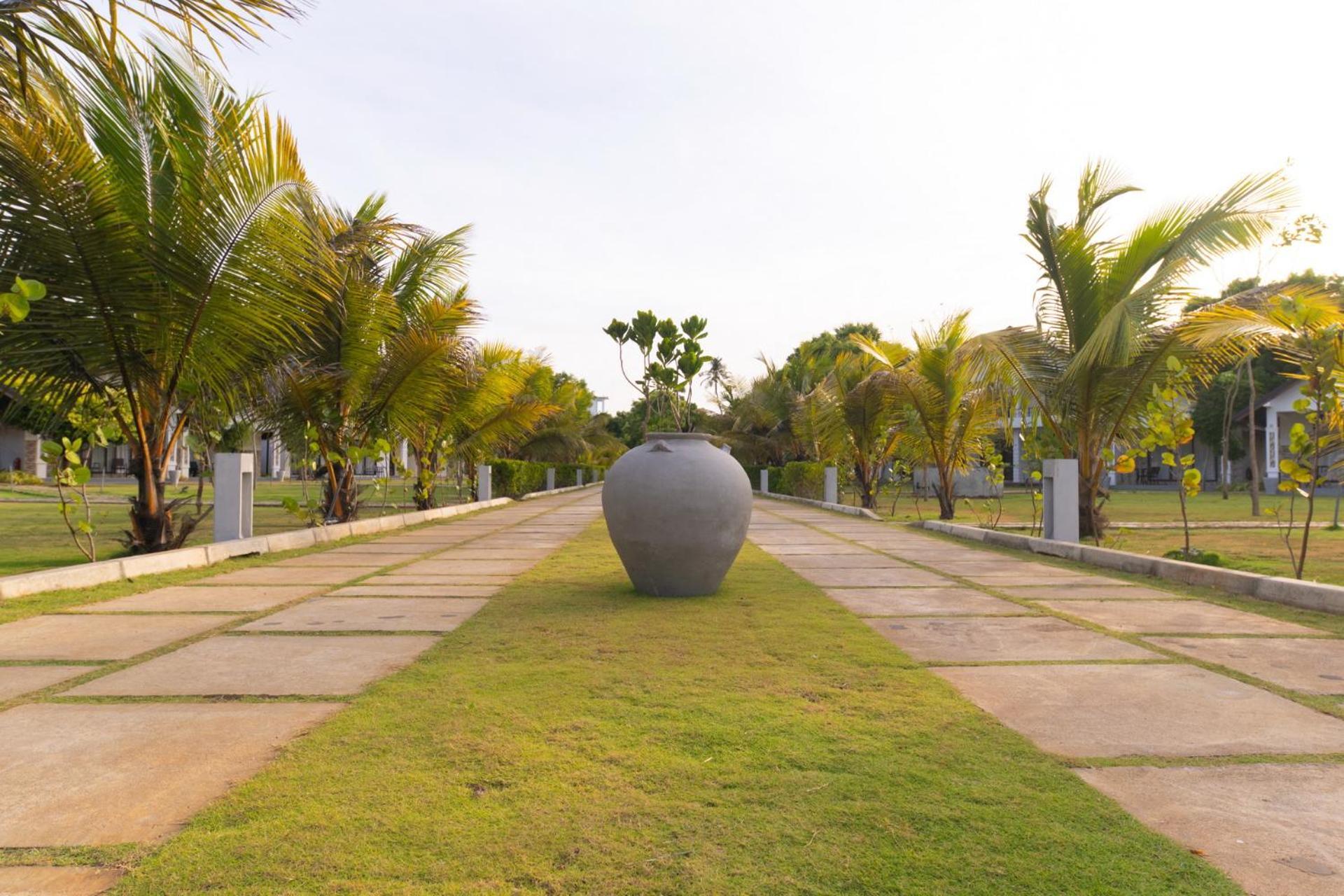 Hotel Uppuveli Beach By Dsk Trincomalee Esterno foto