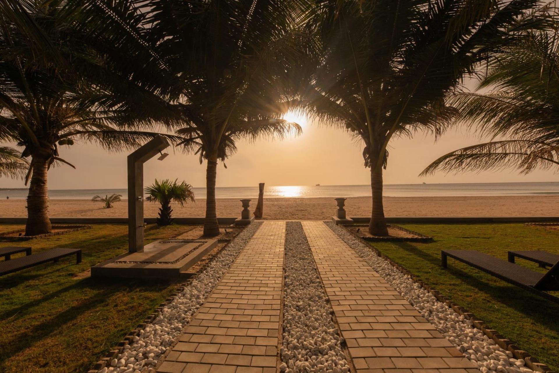 Hotel Uppuveli Beach By Dsk Trincomalee Esterno foto