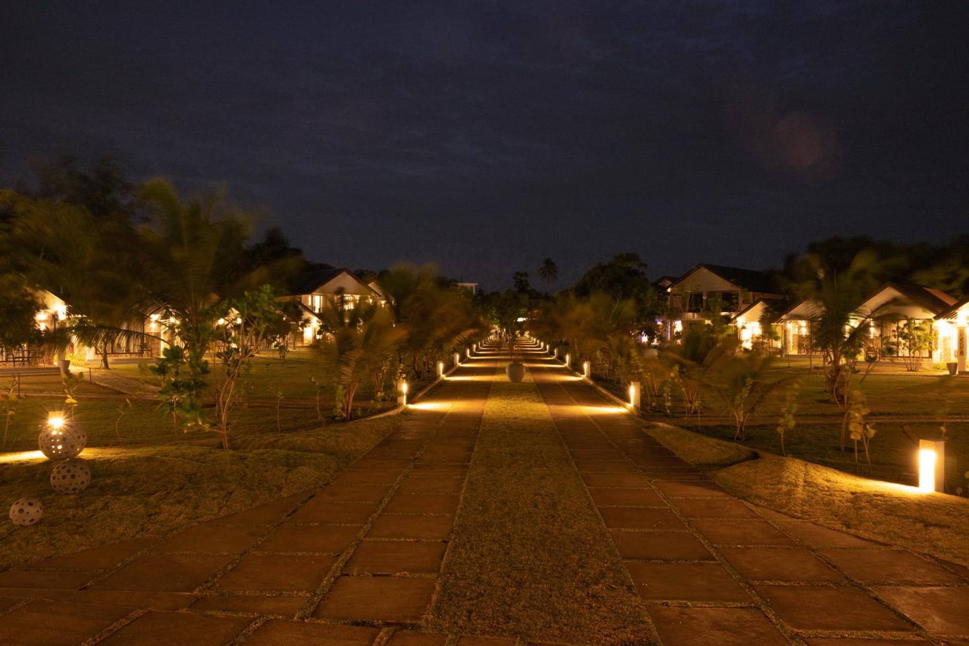 Hotel Uppuveli Beach By Dsk Trincomalee Esterno foto